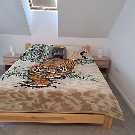 Atkacs Home Дьор Екстериор снимка