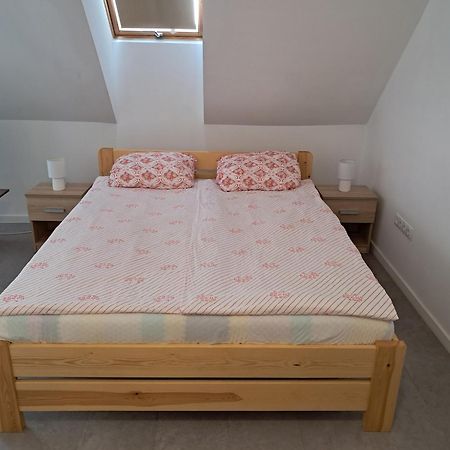 Atkacs Home Дьор Екстериор снимка